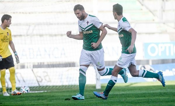 Joselu tras marcar el primer gol del Racing de Ferrol ante el Real Avilés (foto: Mero Barral / 13fotos)