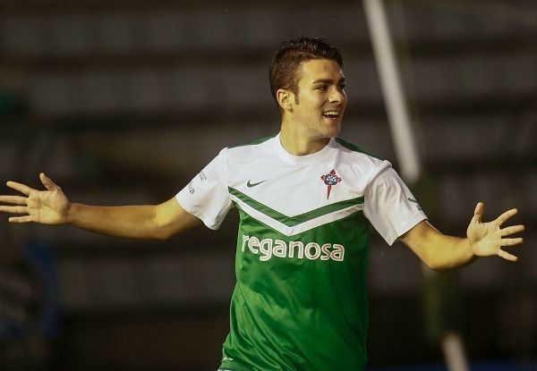 Dani Rodríguez tras marcar su gol en el Racing de Ferrol-Cultural Leonesa (foto: Mero Barral / 13fotos)