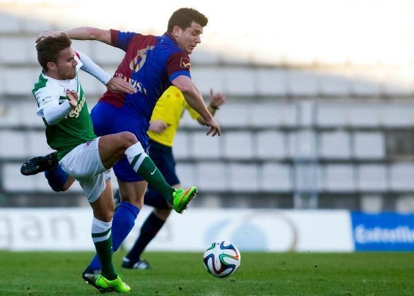 Pablo Rey en un lance del Racing de Ferrol-Langreo de A Malata (foto: Mero Barral / 13fotos)