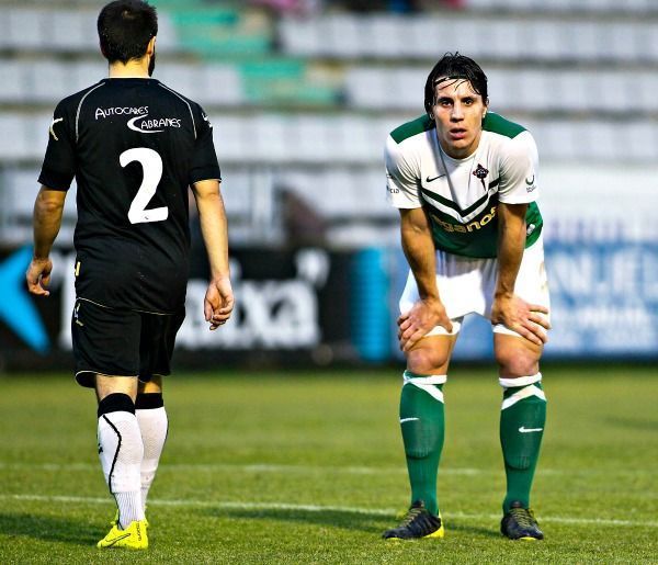 Adrián Cruz en el Racing de Ferrol-Lealtad de Villaviciosa de A Malata (foto: Mero Barral / 13fotos)