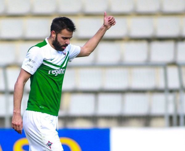 Imagen de Joselu tras marcar su gol en el Racing de Ferrol-Sporting de Gijón B de A Malata (foto: Mero Barral / 13fotos)