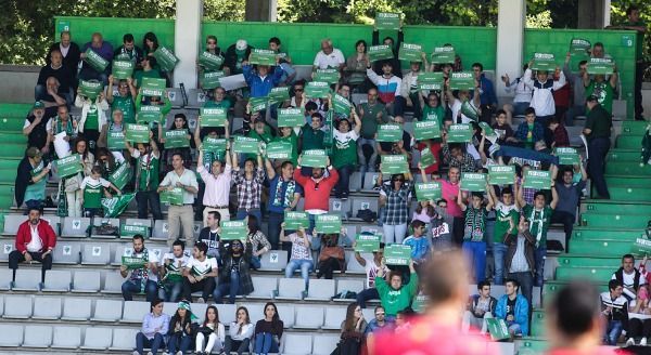La afición se ha hecho notar en A Malata por el Racing-Reus (foto: Mero Barral / 13fotos)