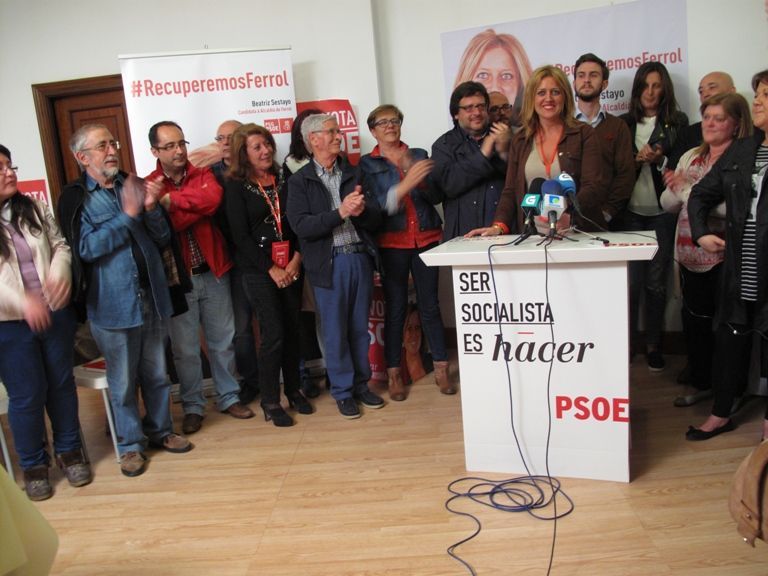 Sestayo y los suyos recibieron una ovación de los simpatizantes que llenaban la sede (foto: M.C.)