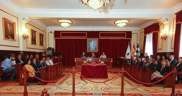 Imagen del salón de plenos del Concello de Ferrol durante la sesión de investidura (foto: Mero Barral / 13fotos)