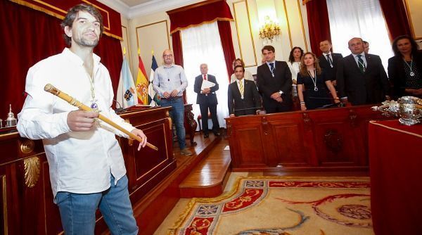 Jorge Suárez recibe el bastón de mando de Ferrol (foto: Mero Barral / 13fotos)