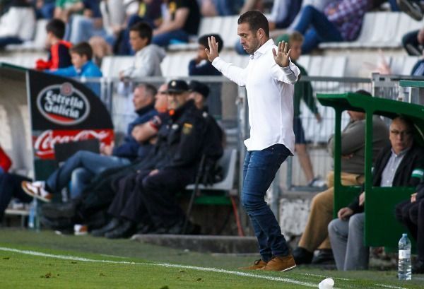 Escena de Tevenet en el Racing-Huesca (foto: Mero Barral / 13fotos)