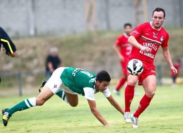 Imagen del amistoso disputado en A Gándara entre Racing de Ferrol y Somozas (foto: Mero Barral / 13fotos para Ferrol360)