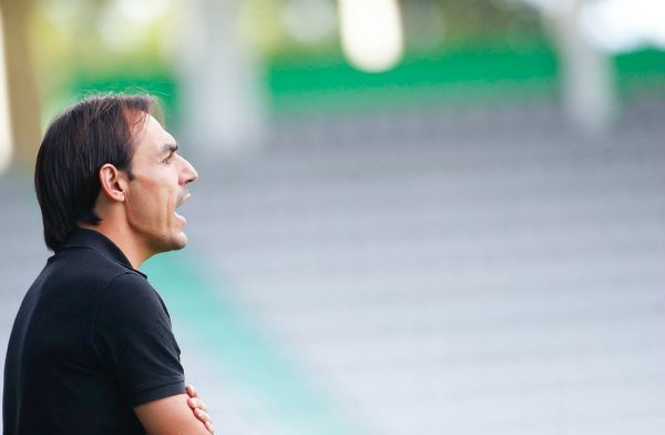 Miguel Ángel Tena, entrenador del Racing de Ferrol, durante el partido del Concepción Arenal ante el Lugo en A Malata (foto: Mero Barral / 13fotos para Ferrol360)