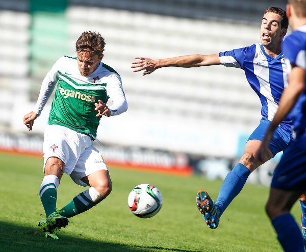 Imagen de Pablo Rey en el Racing de Ferrol-Izarra jugado en A Malata (foto: Mero Barral / 13fotos para Ferrol360)