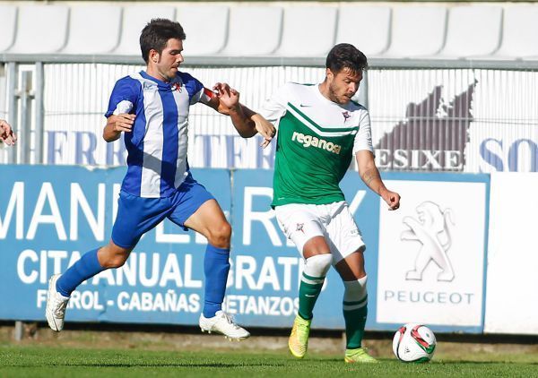 José Manuel Catalá ha sido uno de los ejes de la defensa del Racing de Ferrol ante el Izarra en A Malata (foto: Mero Barral / 13fotos para Ferrol360)