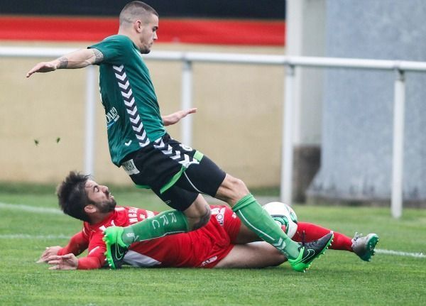 Imagen de Antón de Vicente en el Somozas-Racing de Santander del Alcalde Manuel Candocia (foto: Mero Barral / 13fotos para Ferrol360)