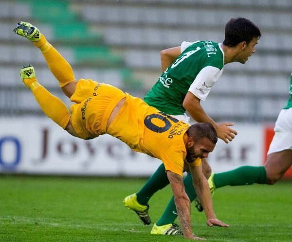 Luis Ángel y Borja Domínguez en una acción del Racing-Burgos de A Malata (foto: Mero Barral / 13fotos para Ferrol360)