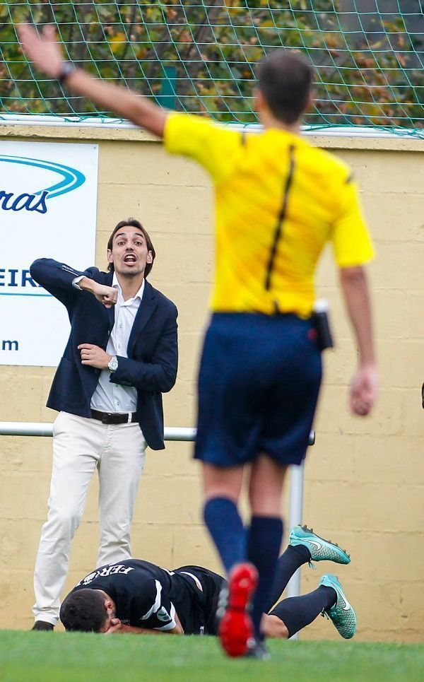 Miguel Ángel Tena censura el proceder arbitral en el Somozas-Racing de Ferrol del Alcalde Manuel Candocia (foto: Mero Barral / 13fotos para Ferrol360)