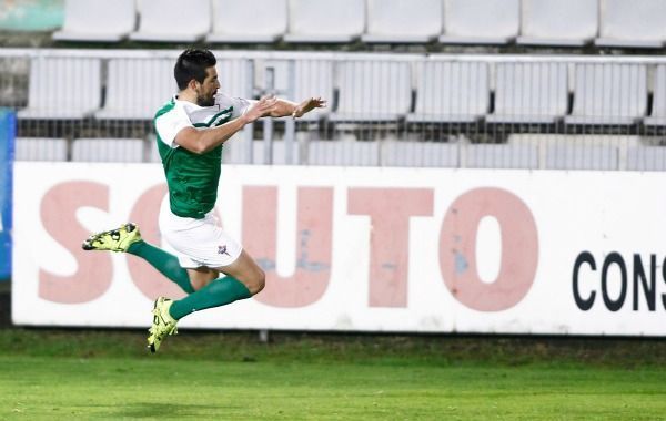 Diego Maceira celebra su gol del Racing de Ferrol-Lealtad de Villaviciosa en A Malata (foto: Mero Barral / 13fotos para Ferrol360)