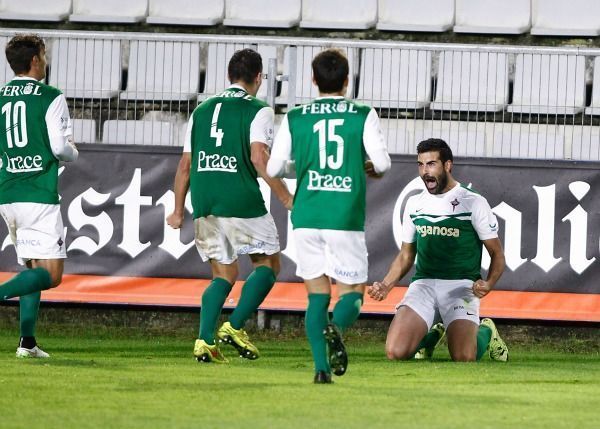 Diego Maceira celebra su gol en el Racing de Ferrol-Lealtad de Villaviciosa de A Malata (foto: Mero Barral / 13fotos para Ferrol360)