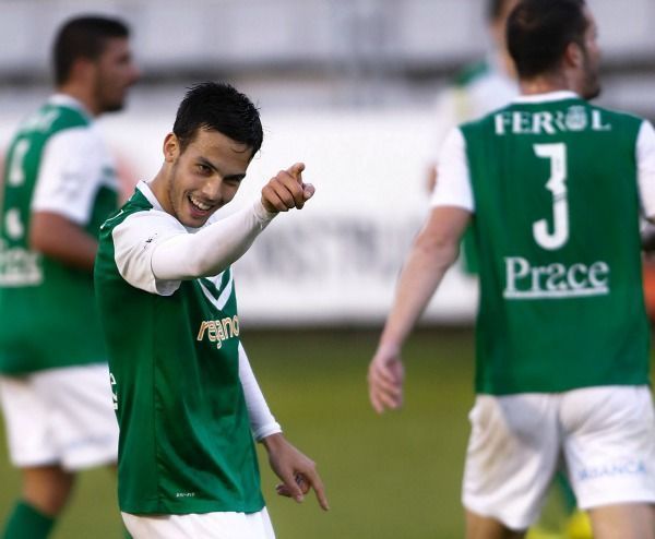 Borja Domínguez abrió la cuenta goleadora del Racing de Ferrol ante el Lealtad de Villaviciosa en A Malata (foto: Mero Barral / 13fotos para Ferrol360)