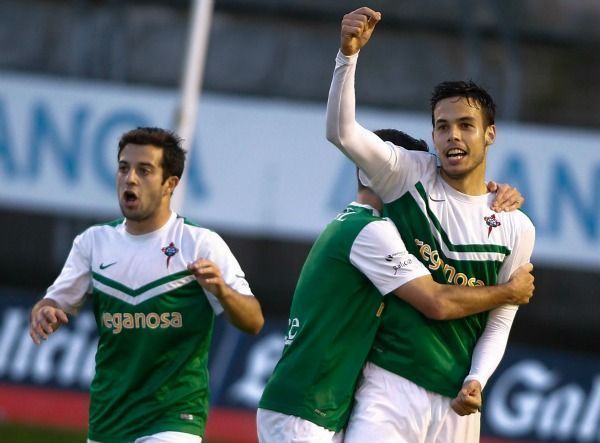 Borja Domínguez celebra su gol en el Racing de Ferrol-Lealtad de Villaviciosa de A Malata (foto: Mero Barral / 13fotos para Ferrol360)