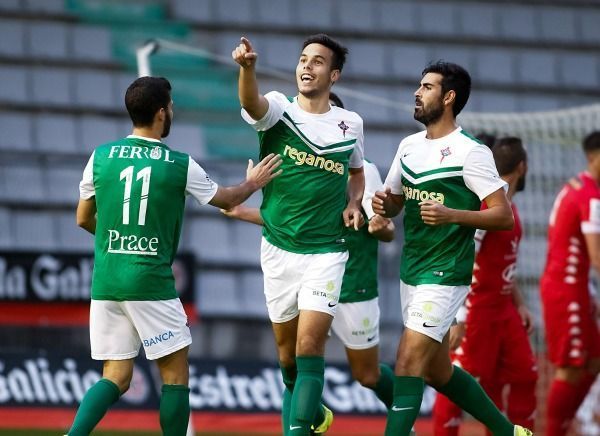 Borja Domínguez celebra su gol en el Racing de Ferrol-Cacereño de A Malata (foto: Mero Barral / 13fotos para Ferrol360)