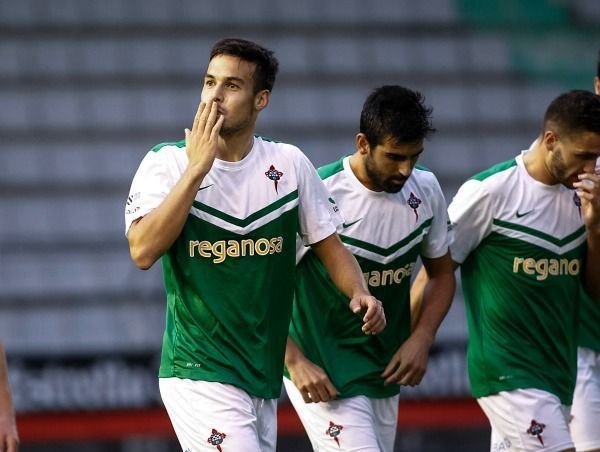 Borja Domínguez celebra su gol en el Racing de Ferrol-Cacereño de A Malata (foto: Mero Barral / 13fotos para Ferrol360)