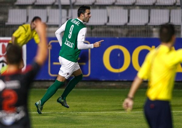 Joselu empató y abrió el triunfo del Racing ante el Celta B en A Malata (foto: Mero Barral / 13fotos para Ferrol360)