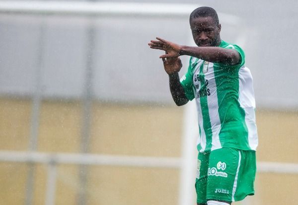 Serge Leuko resiste ante la lluvia en el Somozas-Compostela del Alcalde Manuel Candocia (foto: Mero Barral / 13fotos para Ferrol360)