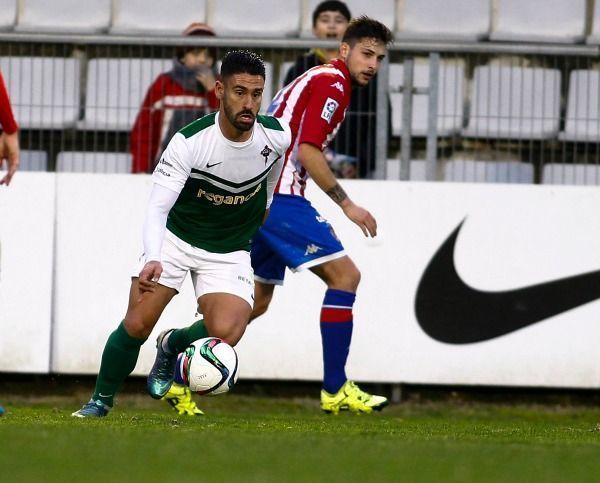Kike Márquez en el Racing-Sporting B de A Malata (foto: Mero Barral / 13fotos para Ferrol360)