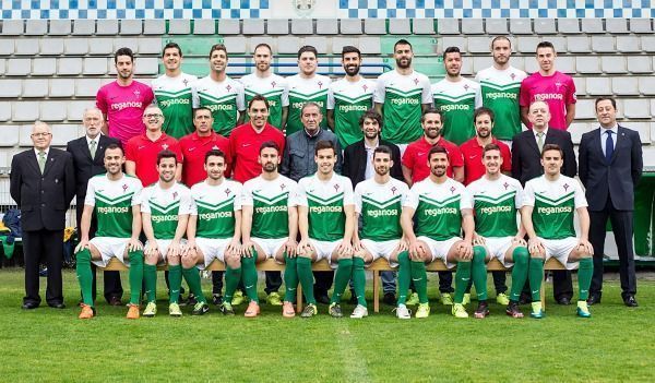 La familia del Racing ha realizado este viernes su posado oficial de la temporada en A Malata (foto: Mero Barral / 13fotos para Ferrol360)
