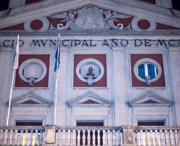Fachada del Concello de Ferrol, en la plaza de Armas (foto: Mero Barral / 13fotos para Ferrol360)