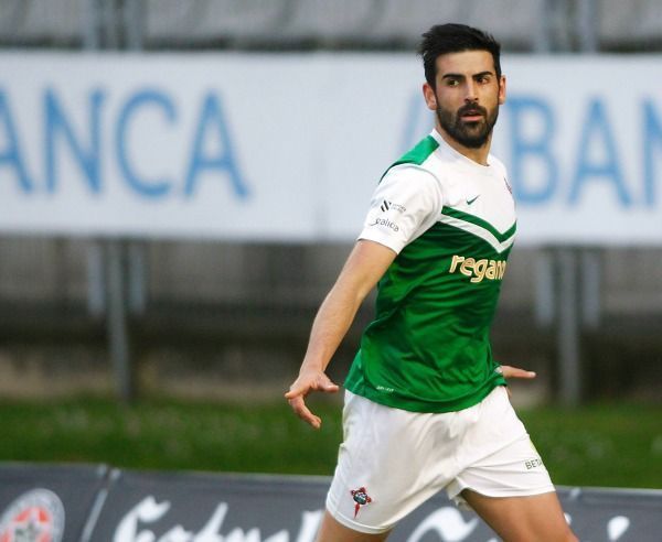 Diego Maceira celebra su gol en el Racing-Guijuelo de A Malata (foto: Mero Barral / 13fotos para Ferrol360)