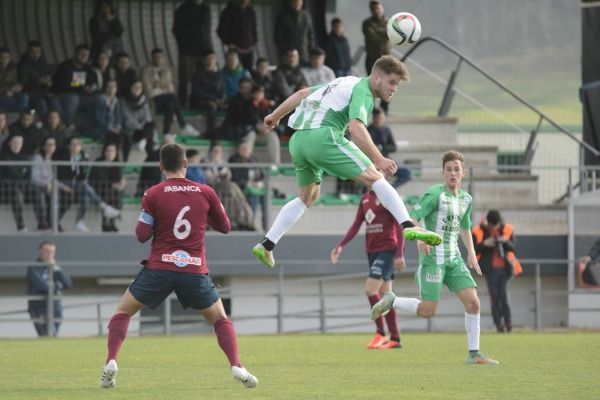 Mario Barco aportó vitalidad al ataque del Somozas contra el Pontevedra en el Alcalde Manuel Candocia (foto: 13fotos para Ferrol360)