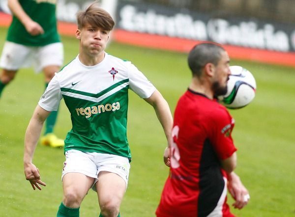 El canterano Aarón Rey debutó en el Racing-Tudelano de A Malata (foto: Mero Barral / 13fotos para Ferrol360)