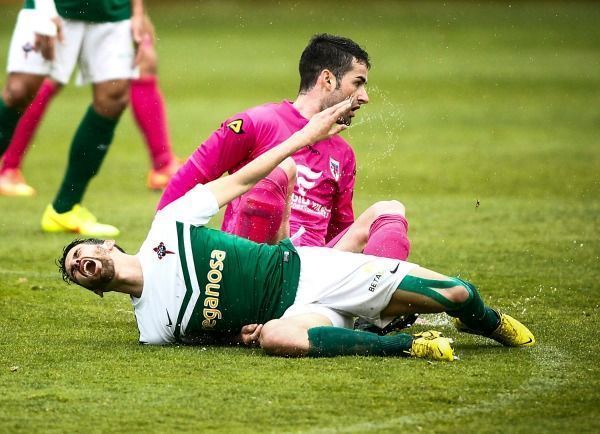 Diego Peláez fue objetivo rival en el Racing-Compostela de A Malata (foto: Mero Barral / 13fotos para Ferrol360)