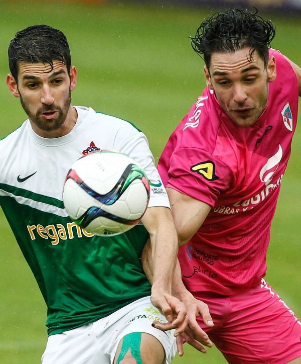 Imagen de Diego Peláez en el Racing-Compostela de A Malata (foto: Mero Barral / 13fotos para Ferrol360)