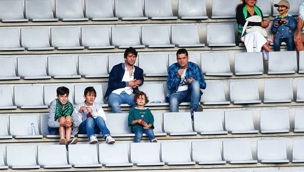 Jorge Suárez, alcalde de Ferrol, y Álvaro Montes, concejal de Participación, en el amistoso entre Racing y Lugo la pasada pretemporada en A Malata (foto: Mero Barral / 13fotos para Ferrol360)