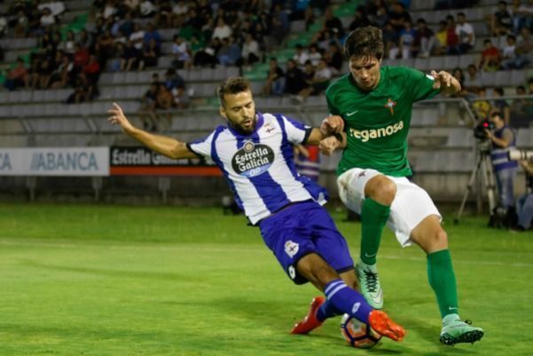 Imagen de Bruno Gama y Brais Abelenda en el Racing-Dépor de A Malata por el Concepción Arenal (foto: 13fotos para Ferrol360)