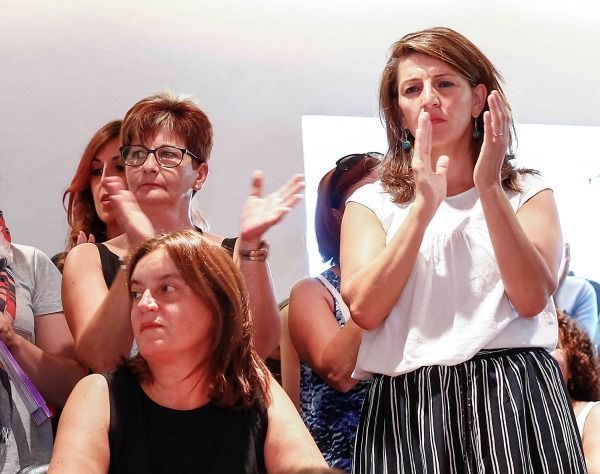 Yolanda Díaz, de IU, durante la moción de censura en Mugardos (foto: Mero Barral / 13fotos para Ferrol360)