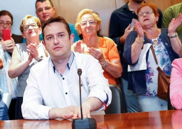 Juan Domingo de Deus encabeza la bancada del PP en el Concello de Mugardos en el pleno de la moción de censura (foto: Mero Barral / 13fotos para Ferrol360)