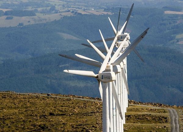 Aerogeneradores en el parque eólico de A Capelada (foto: Mero Barral / 13fotos para Ferrol360)