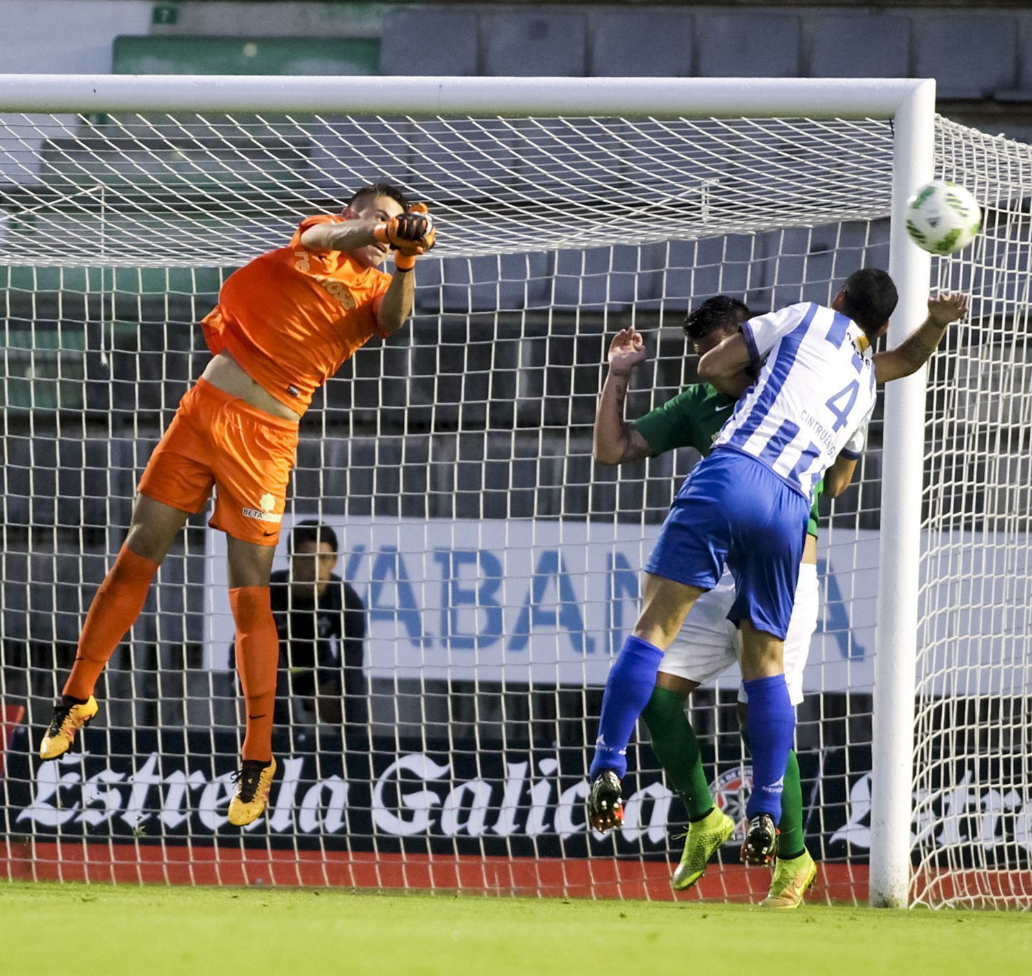 Imagen del Racing-Cirbonero de Copa del Rey en A Malata (foto: Mero Barral / 13fotos para Ferrol360)