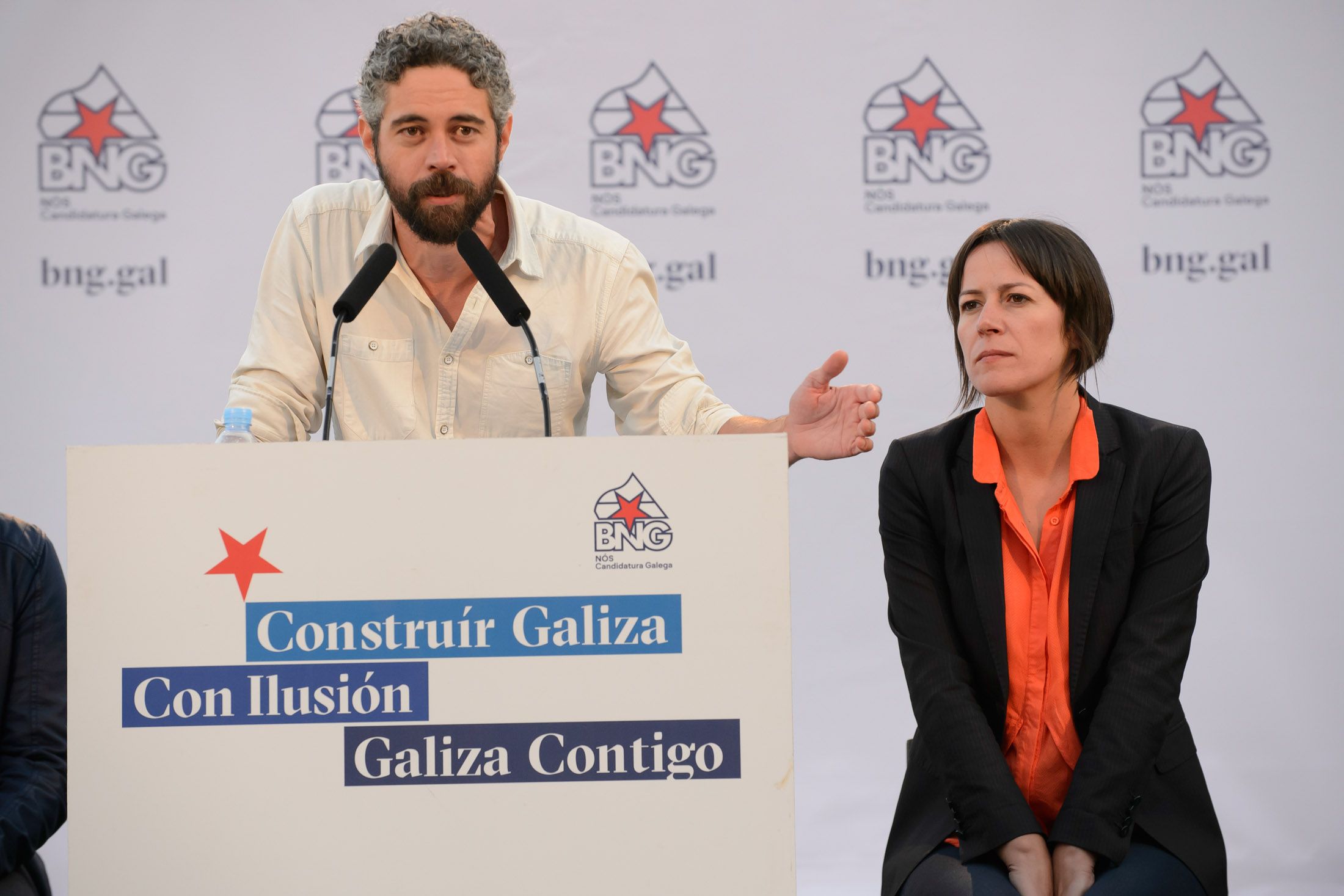 Iván Rivas, en el mitin del BNG con Ana Pontón en la plaza de O Inferniño (foto: 13fotos para Ferrol360)