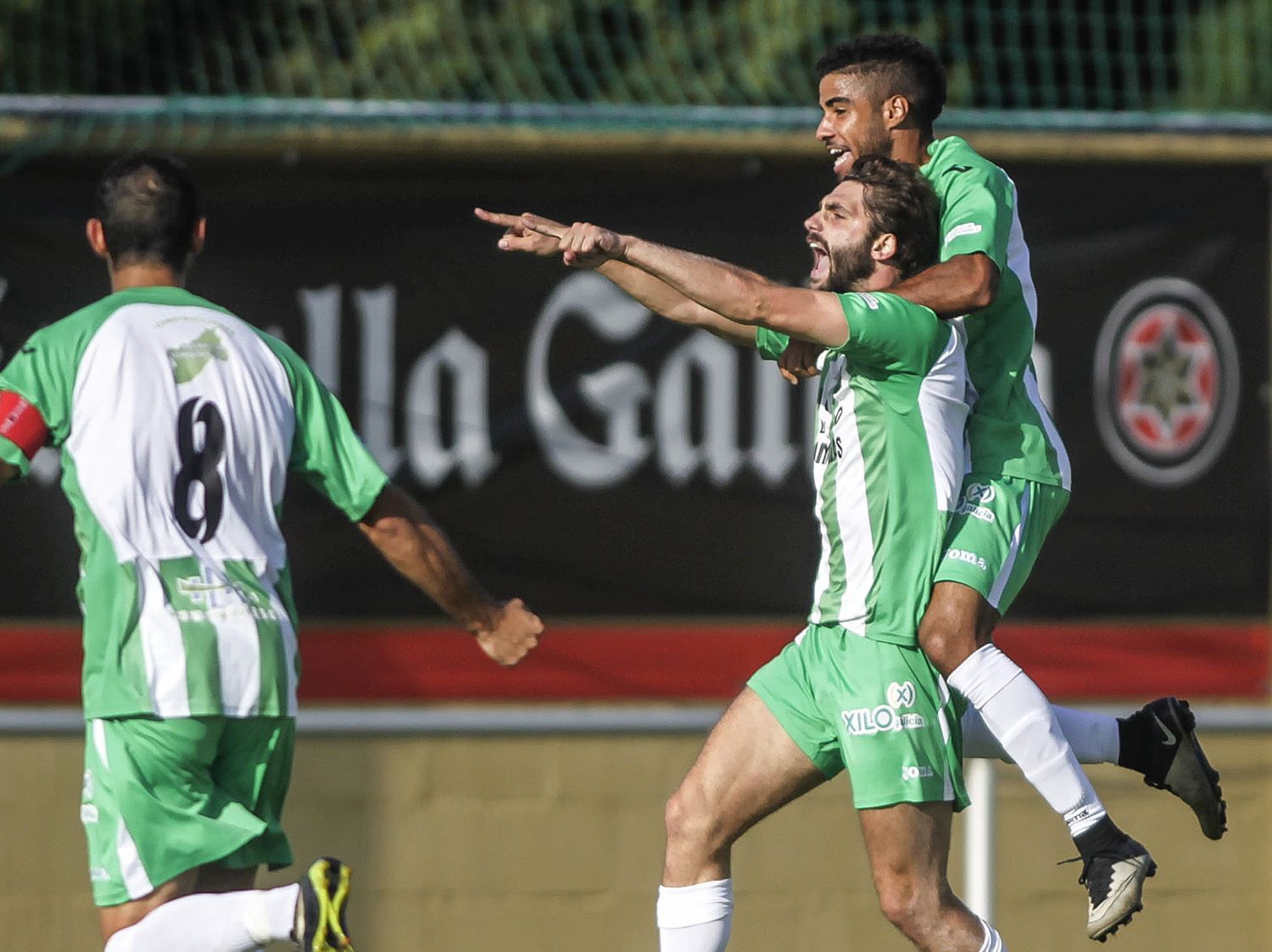 Íñigo celebra su gol en el Somozas-Ponferradina del Alcalde Manuel Candocia (foto: Mero Barral / 13fotos para Ferrol360)