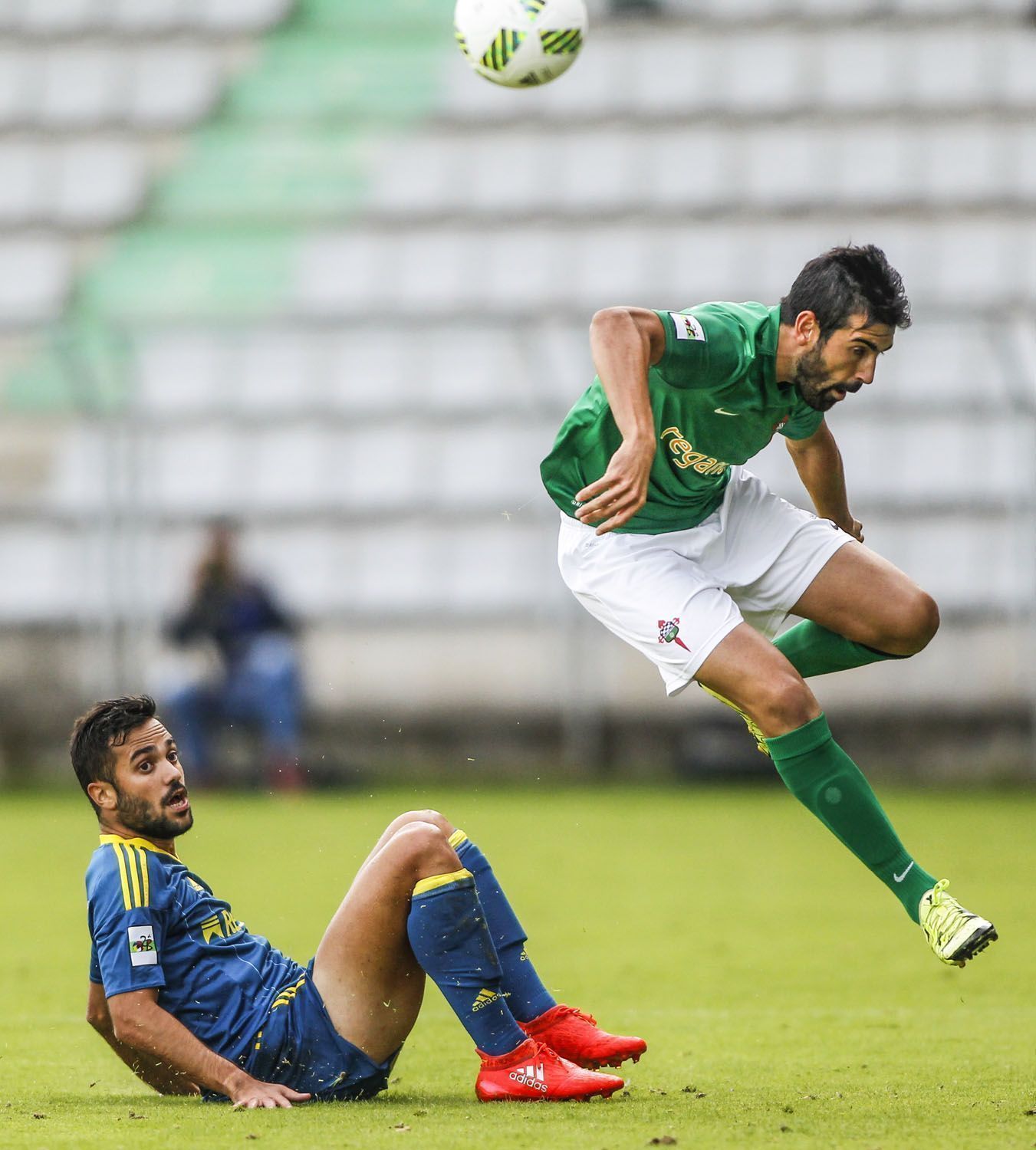 Imagen de Diego Maceira en el Racing-Celta B de A Malata (foto: Mero Barral / 13fotos para Ferrol360)