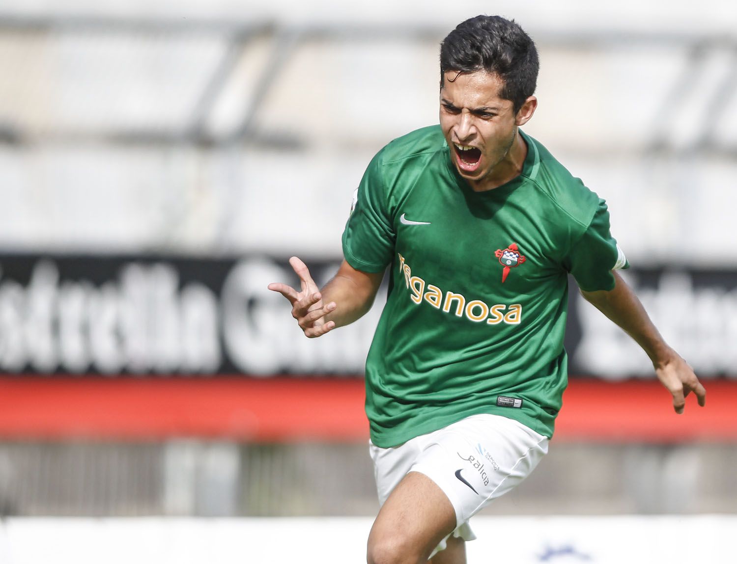 Bicho festeja su gol en el Racing-Celta B de A Malata (foto: Mero Barral / 13fotos para Ferrol360)