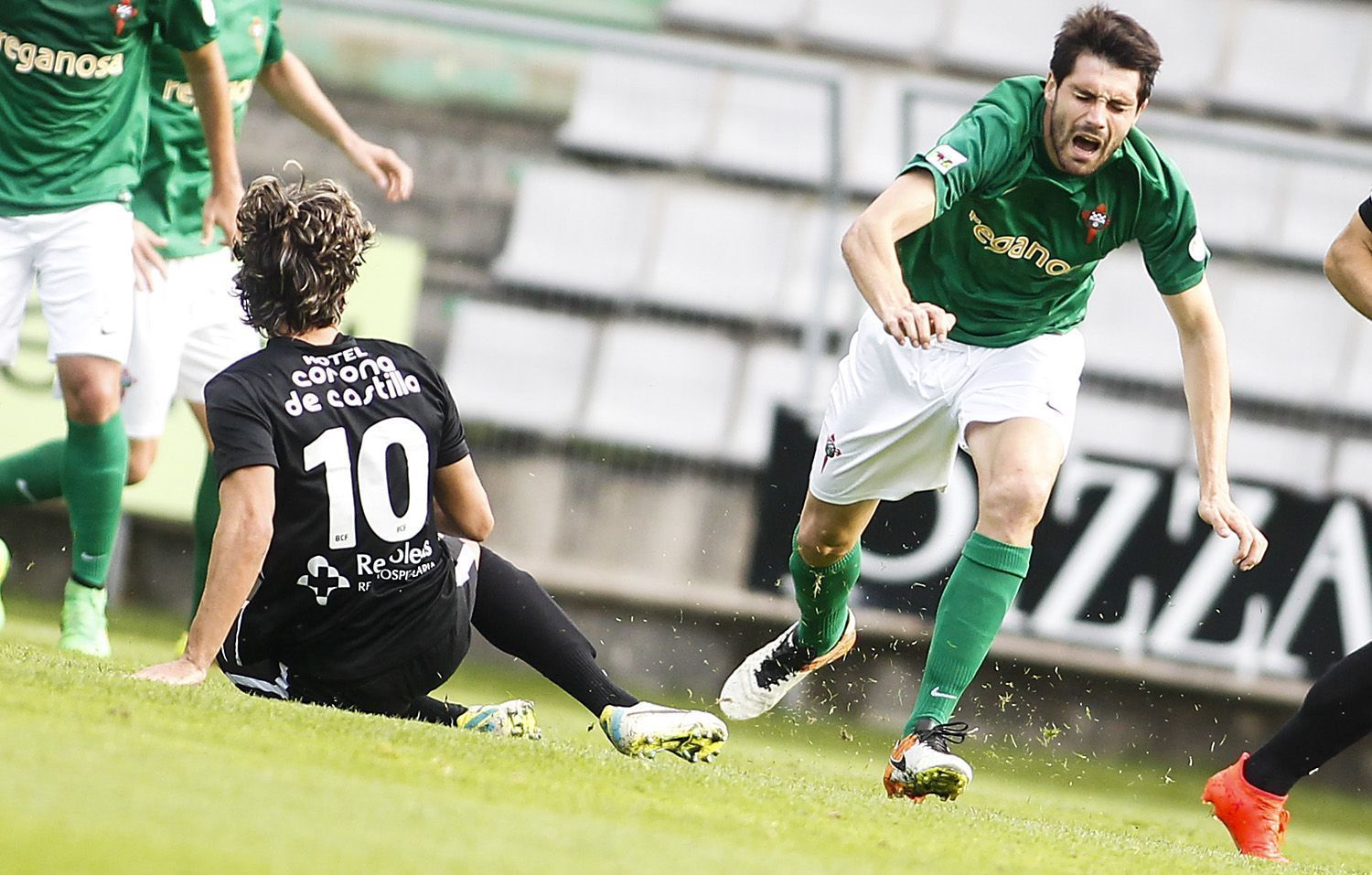 Álex Felip fue titular en el Racing-Burgos de A Malata (foto: Mero Barral / 13fotos para Ferrol360)