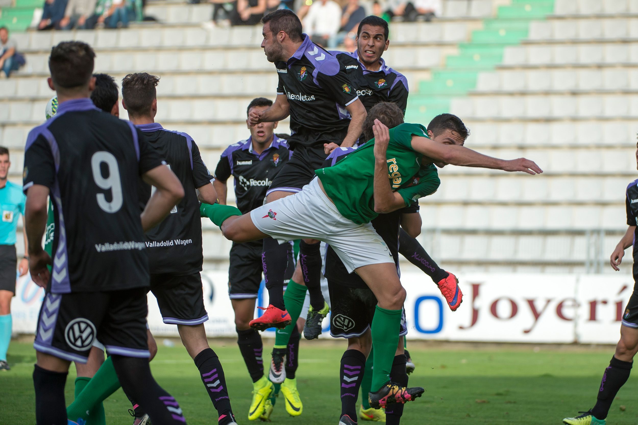 Lance del Racing-Real Valladolid B en A Malata (foto: 13fotos para Ferrol360)