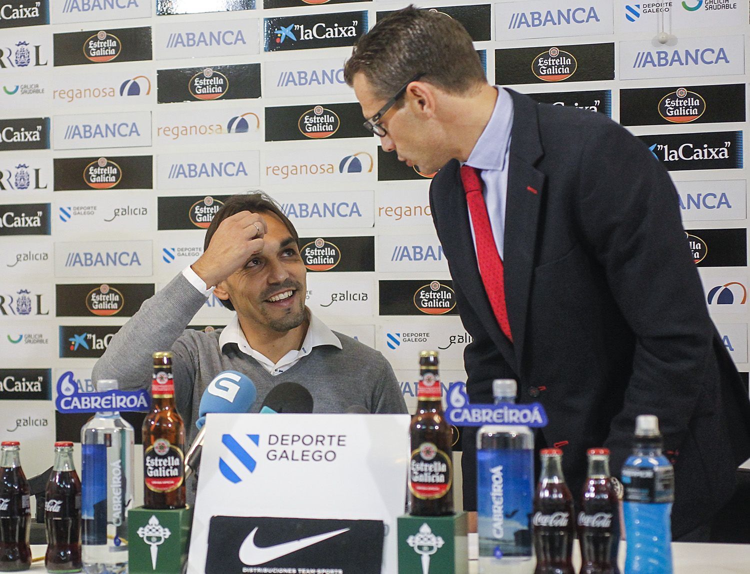 Isidro Silveira Rey y Miguel Ángel Tena, en la presentación del técnico del Racing en A Malata (foto: Mero Barral / 13fotos para Ferrol360)