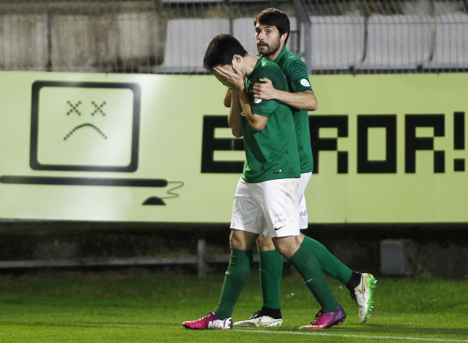 Adrián Armental celebró entre lágrimas su gol en el Racing-Cultural Leonesa (foto: Mero Barral / 13fotos para Ferrol360)