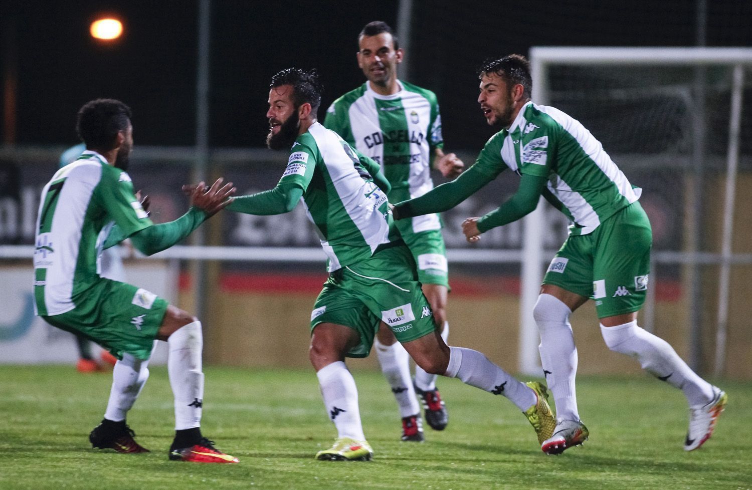 Javi Rami celebra el gol del Somozas ante el Racing de Santander en el Alcalde Manuel Candocia (foto: Mero Barral / 13fotos para Ferrol360)