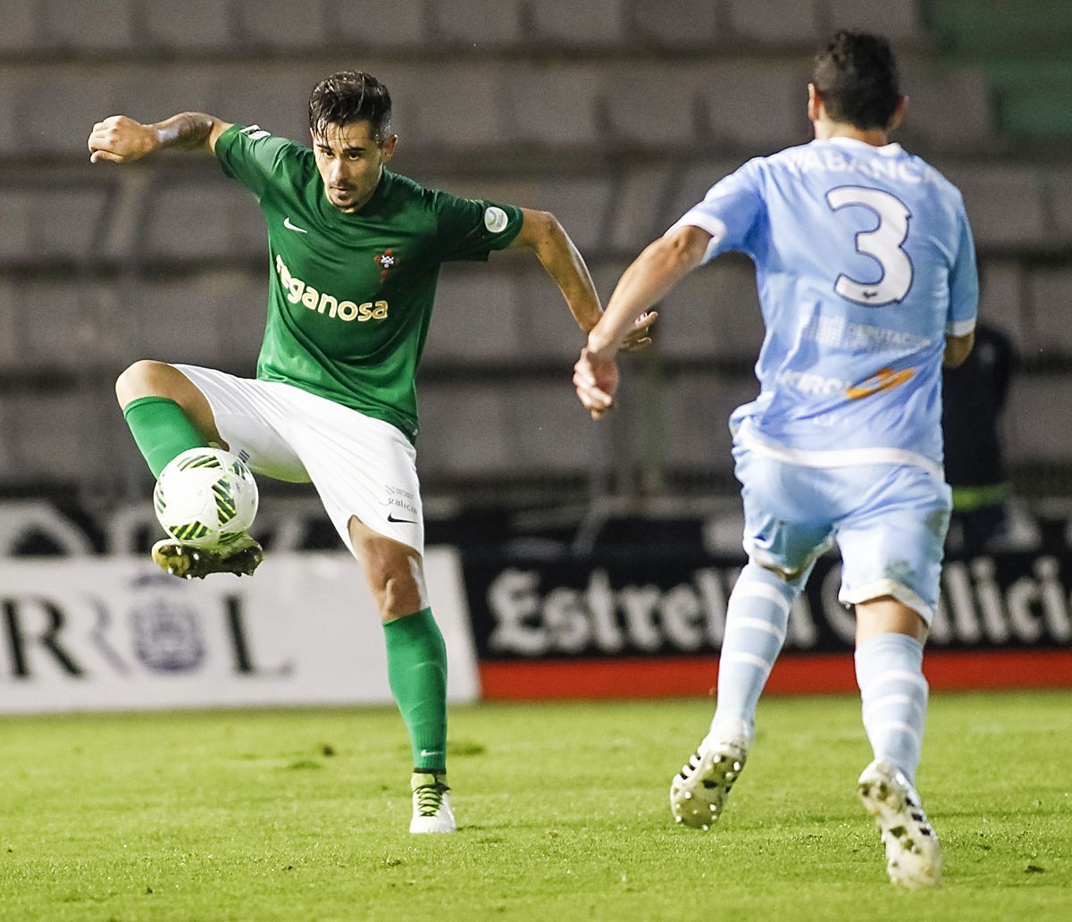 Imagen de Javier Velayos en el Racing-Coruxo de A Malata (foto: Mero Barral / 13fotos para Ferrol360)