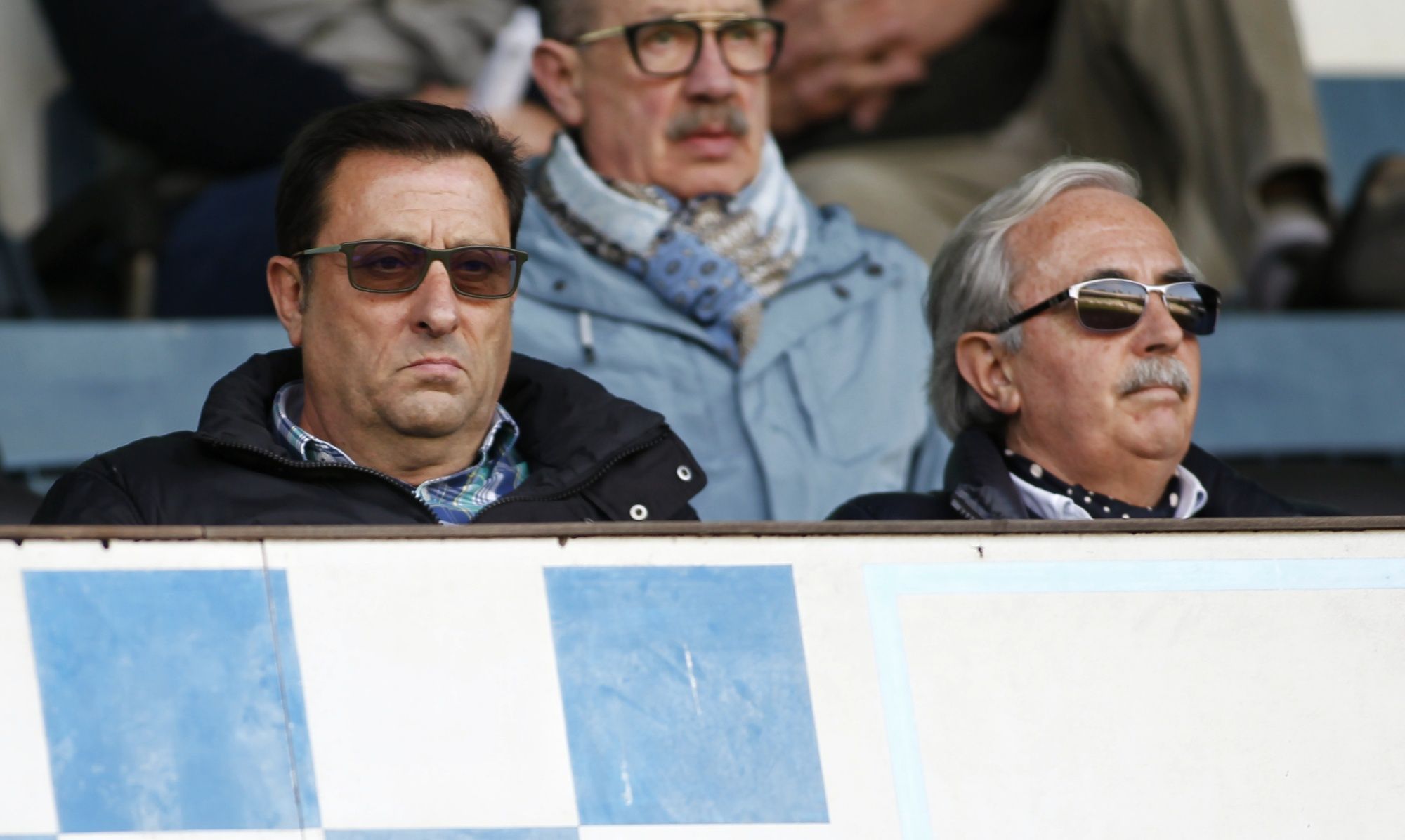 Juan Pazos, secretario, y José Criado, vicepresidente del Racing, en el palco de A Malata durante el partido ante el Pontevedra (foto: Mero Barral / 13fotos para Ferrol360)
